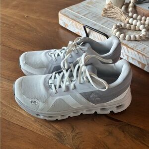 OnCloud Cloud Runner. Womens 7.5. Like new.